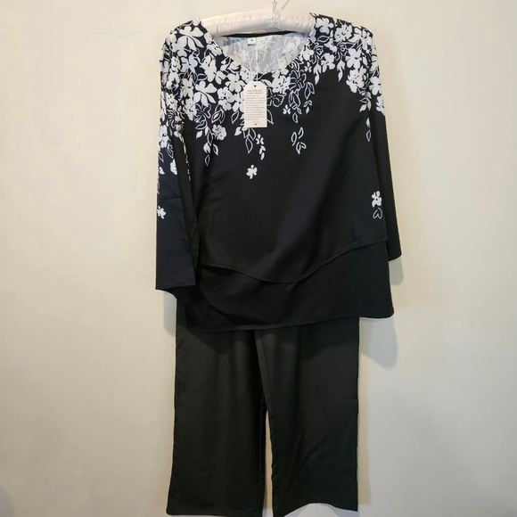Women's Made With Love NWT Black & White Floral Top & Pants Set M - Picture 3 of 6